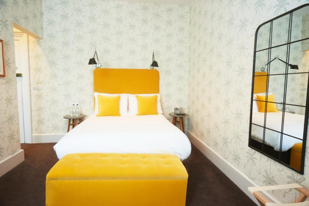 Embankment Hotel Bedford Buitenkant foto
