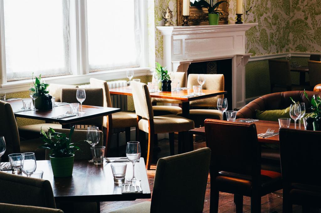 Embankment Hotel Bedford Buitenkant foto