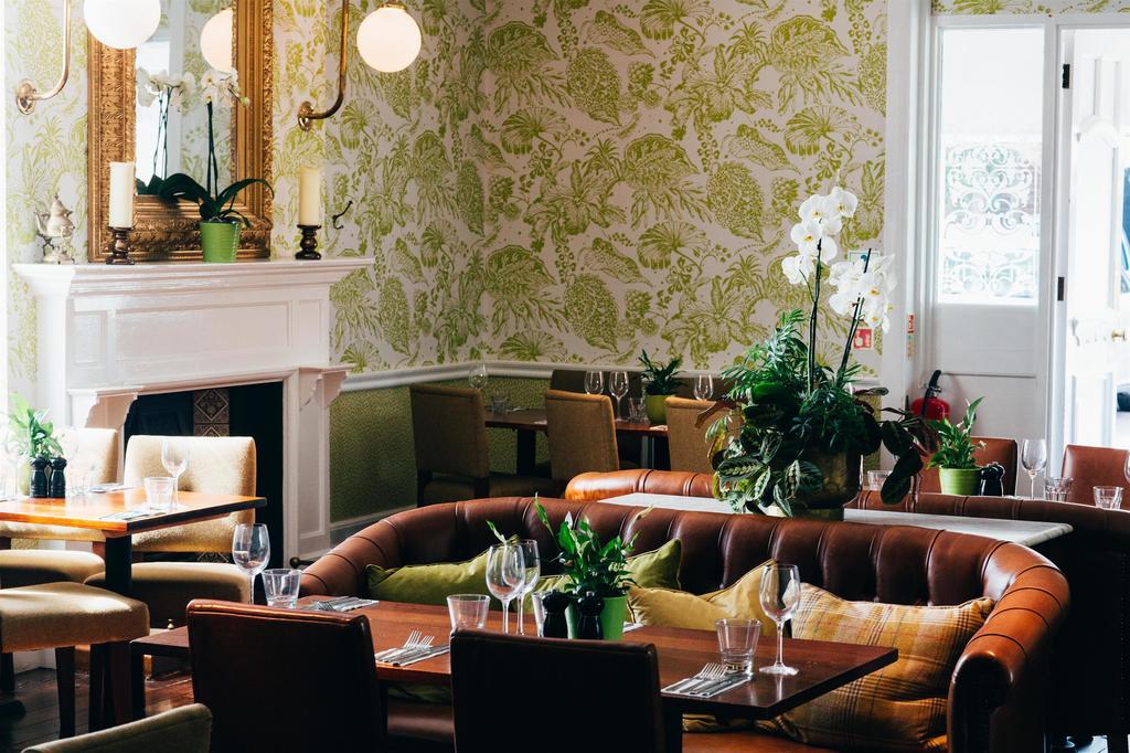 Embankment Hotel Bedford Buitenkant foto