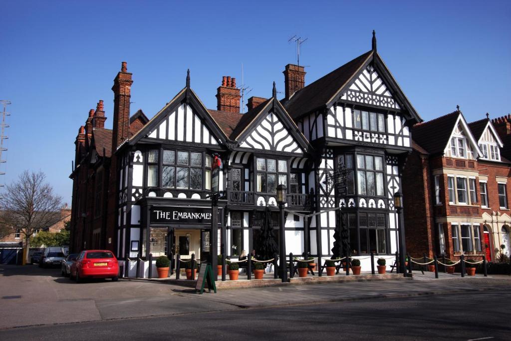 Embankment Hotel Bedford Buitenkant foto