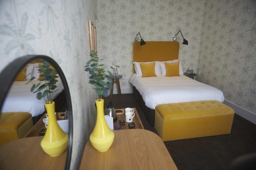 Embankment Hotel Bedford Buitenkant foto