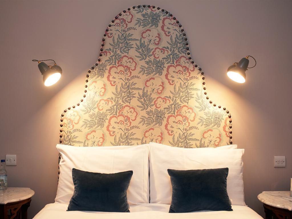 Embankment Hotel Bedford Buitenkant foto